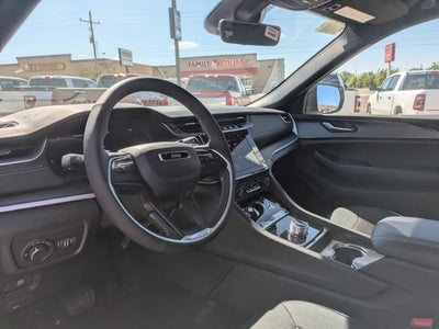 2025 Jeep Grand Cherokee GRAND CHEROKEE LAREDO X 4X4