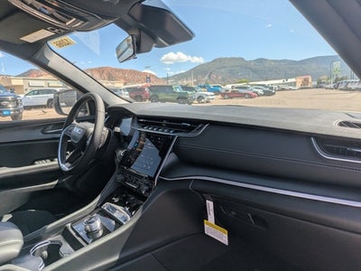 2025 Jeep Grand Cherokee GRAND CHEROKEE LAREDO X 4X4