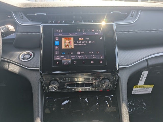 2025 Jeep Grand Cherokee GRAND CHEROKEE LAREDO X 4X4