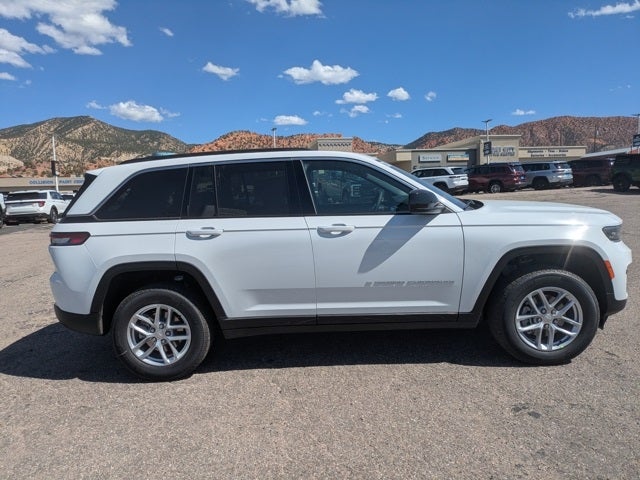 2025 Jeep Grand Cherokee GRAND CHEROKEE LAREDO X 4X4