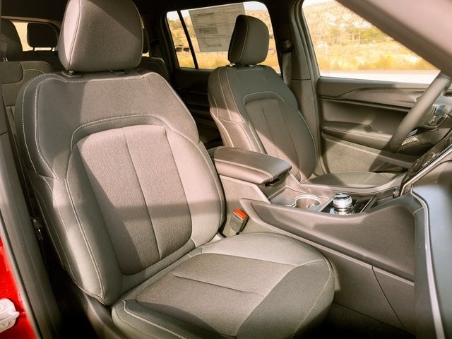 2025 Jeep Grand Cherokee GRAND CHEROKEE L LAREDO 4X4