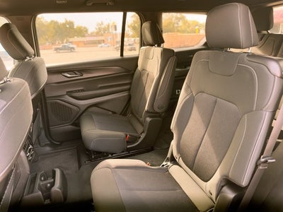 2025 Jeep Grand Cherokee GRAND CHEROKEE L LAREDO 4X4