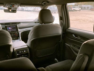 2025 Jeep Grand Cherokee GRAND CHEROKEE L LAREDO 4X4