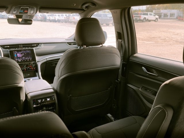 2025 Jeep Grand Cherokee GRAND CHEROKEE L LAREDO 4X4