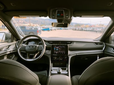 2025 Jeep Grand Cherokee GRAND CHEROKEE L LAREDO 4X4