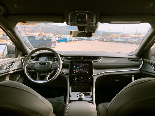 2025 Jeep Grand Cherokee GRAND CHEROKEE L LAREDO 4X4