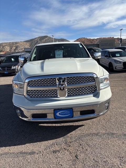2018 RAM 1500 Laramie Crew Cab 4x4 5'7' Box