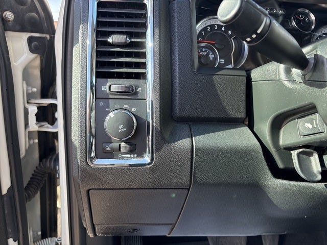 2018 RAM 1500 Laramie Crew Cab 4x4 5'7' Box