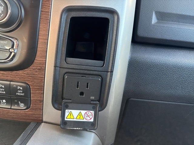 2018 RAM 1500 Laramie Crew Cab 4x4 5'7' Box