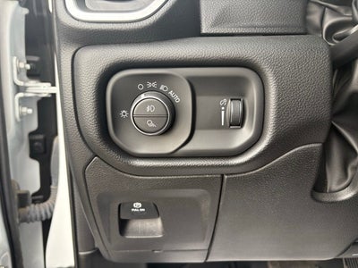 2023 RAM 1500 Big Horn Crew Cab 4x4 5'7' Box