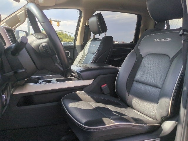 2020 RAM 1500 Laramie Crew Cab 4x4 5'7' Box