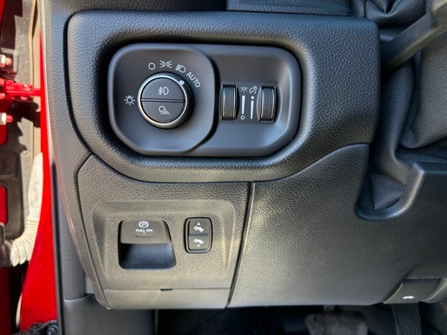 2021 RAM 1500 Laramie Crew Cab 4x4 5'7' Box