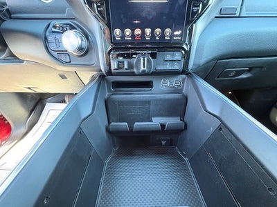 2021 RAM 1500 Laramie Crew Cab 4x4 5'7' Box