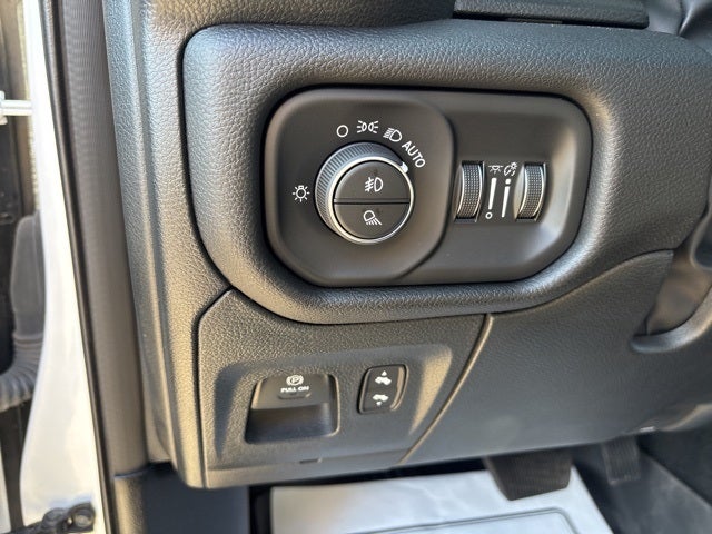 2023 RAM 1500 Laramie Crew Cab 4x4 5'7' Box