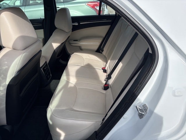 2017 Chrysler 300C C